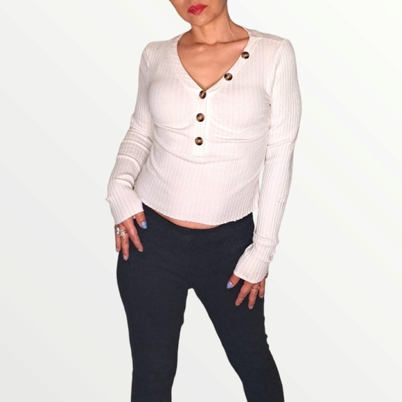 Hearts and Hips fiona blouse button up white, size small. - Picture 3 of 10